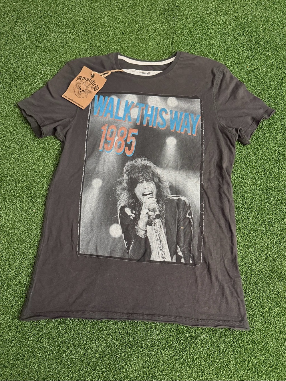 NWT Amplified Aerosmith Steven Tyler Walk This Way 1985 Graphic Tee Small